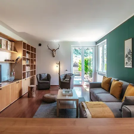 Green - By Myhomeincomo Apartment